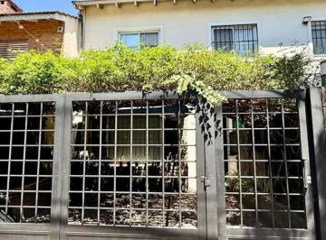 Casa · 141m² · 5 Ambientes · Venta Casa Triplex con Jardin 5 Ambientes Beccar