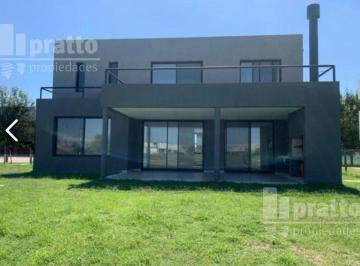 Casa · 220m² · 5 Ambientes · 2 Cocheras · Casa en Venta de 3 Dorm. en El Cantón Islas