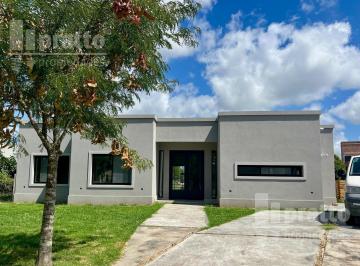Casa · 160m² · 5 Ambientes · 2 Cocheras · Casa en Venta de 3 Dorm. en El Cantón Islas
