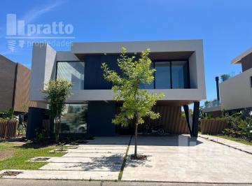 Casa · 550m² · 7 Ambientes · 2 Cocheras · Casa en Yacht Al Rio
