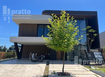 Casa · 550ha · 7 Ambientes · 2 Cocheras · Casa en El Yacht Al Rio