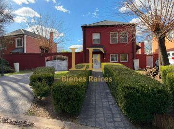 Casa · 170m² · 5 Ambientes · 4 Cocheras · Venta Casa con Pileta, Casitas del Bosque, Septiembre.