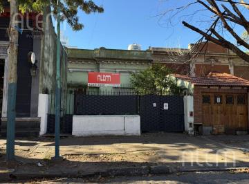 Casa · 259m² · 4 Ambientes · 1 Cochera · Casa a Reciclar en Venta en Lomas de Zamora Oeste