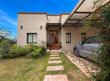 Casa · 208m² · 3 Ambientes · 2 Cocheras · Casa - Zona Centro