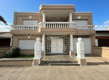Casa de 5 ambientes, Córdoba · Venta Casa 3 Dorm + Dependencia de Servicio + Piscina, Barrio Maipú
