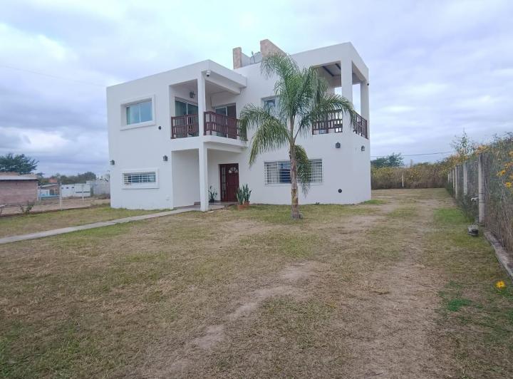 Casa · 147m² · 4 Ambientes · 2 Cocheras