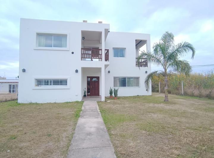Casa · 147m² · 4 Ambientes · 2 Cocheras