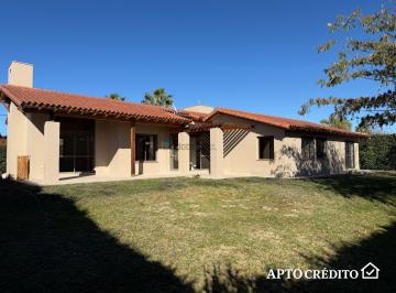 Casa · 299m² · 3 Dormitorios · 2 Cocheras · Casa en Viamonte Chacras de Coria