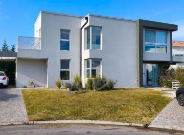 Casa · 160m² · 5 Ambientes · 2 Cocheras · Casa en Alquiler en Fincas de Hudson
