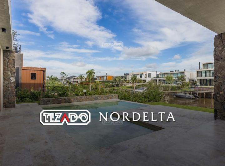 Casa · 228m² · 2 Cocheras