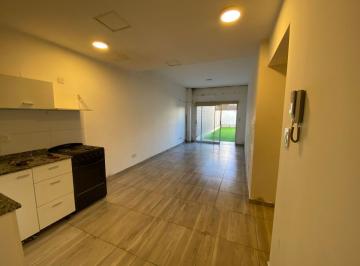 Departamento de 2 ambientes, Lomas de Zamora · Gran Depto 2 Ambientes con Patio y Cochera