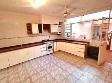 Casa de 8 ambientes, Rosario · Apto Crédito. Casa de Pasillo Excelente Estado - 4 Dorm. 2 Baños, Terraza y Parrillero.