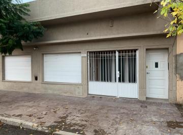 Casa · 62m² · 2 Ambientes · 1 Cochera · Casa de 2 Ambientes C/garage y Parque Grande