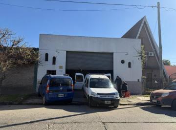 Bodega-Galpón · 300m² · 2 Ambientes · 1 Cochera · Galpon 300 m² Cubiertos William Morris en Alquiler