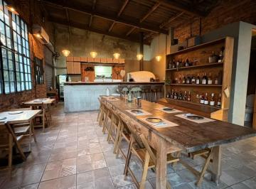 Local comercial · 142m² · 3 Ambientes · Venta de Fondo de Comercio Gastronomico