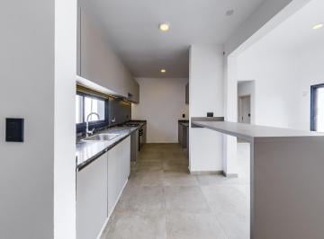 Casa · 100m² · 3 Ambientes · 2 Cocheras · Casa 2 Dorm. y Escritorio - Docta - Frente a Plaza