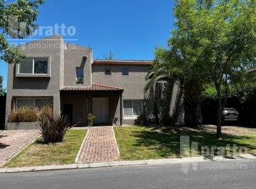 Casa · 220m² · 4 Ambientes · 2 Cocheras · Vn - San Isidro Labrador - Casa en Venta y Alquiler
