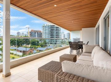 Departamento · 114m² · 4 Ambientes · 1 Cochera · Apartamento en Playa Brava, Punta del Este 2 Dorm. y Medio, Amplia Terraza y Servicios