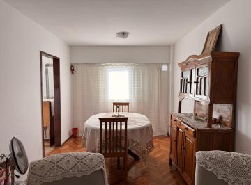 Departamento · 54m² · 3 Ambientes · Departamento en Alquiler Pellegrini 1300 2 Dorm.