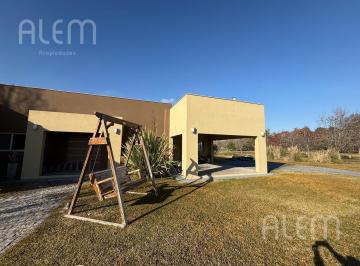 Casa · 266m² · 5 Ambientes · 2 Cocheras · Casa de 6 Ambientes en Venta Estancia Villa Maria Canning