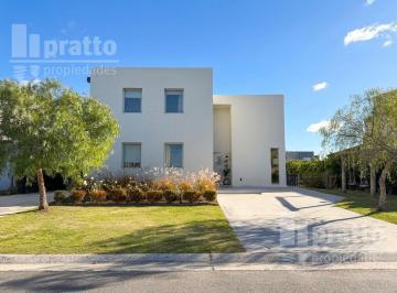 Casa · 175m² · 5 Ambientes · 5 Cocheras · Excelente Casa en San Gabriel Sobre Lote Interno.