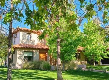 Casa de 6 ambientes, Lunlunta · Casa de 1200 m² con Vista Al Golf en La Vacherie