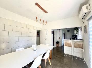 Casa · 134m² · 4 Ambientes · 2 Cocheras · Venta Casa 5 Amb Olivos con Jardín y Cochera