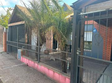 Casa · 85m² · 3 Ambientes · 1 Cochera · Casa en Venta en Castelar Moron