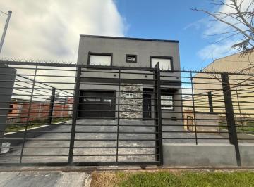 Casa · 110m² · 4 Ambientes · 1 Cochera · Venta Moderna Casa 4 Ambientes - Apta a Credito - Barrio El Martillo