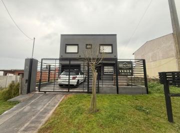 Casa · 110m² · 4 Ambientes · 1 Cochera · Venta Moderna Casa 4 Ambientes - Apta a Credito - Barrio El Martillo