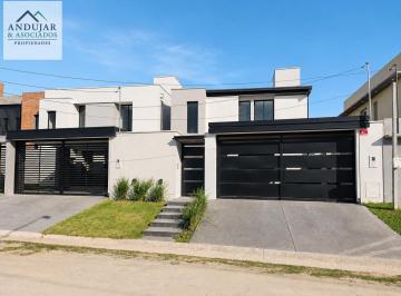 Casa · 300m² · 3 Dormitorios · 2 Cocheras · Casa en Loteo Los Paltos - Zona Colegio Los Cerros