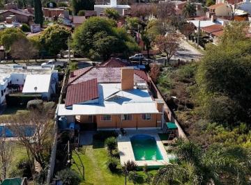 Casa de 11 ambientes, Villa Carlos Paz · Casa y Departamento con Pileta a La Venta en Barrio Residencial Santa Rita - Villa Carlos Paz
