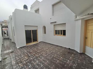 Casa · 241m² · 13 Ambientes · Gran Oportunidad de Inversión en Alberdi! Propiedad Para Uso de Oficinas, Academias y Más!