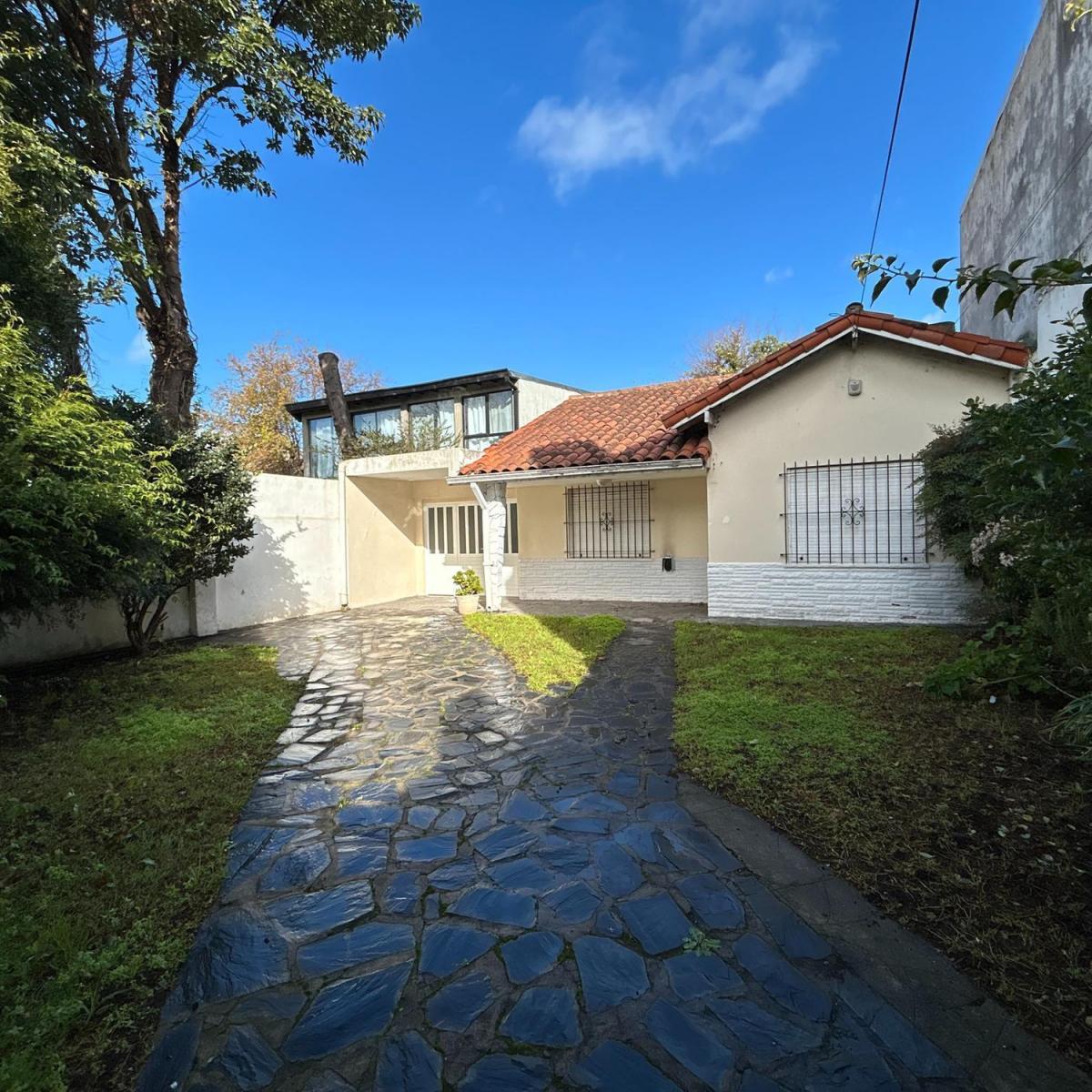 PH 3 amb, 120m² con cochera y quincho — Villa Primera