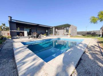 Casa · 78m² · 3 Ambientes · 3 Cocheras · Alquiler Casa 3 Ambientes Loma Verde Pileta Jardín
