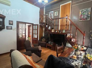 Casa · 160m² · 4 Ambientes · 1 Cochera · Casa en Venta en Boedo. Amplia y Luminosa. Oportunidad