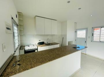 Casa · 120m² · 3 Ambientes · 1 Cochera · Casa de Dos Dorm. en Alquiler La Plata