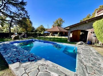 Casa · 163m² · 4 Ambientes · 2 Cocheras · Venta Casa Parque Leloir 4 Ambientes Quincho Pileta Parque Apta Crédito