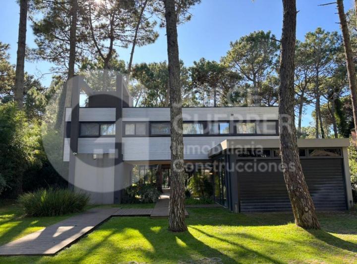 Casa · 1100m² · 5 Ambientes