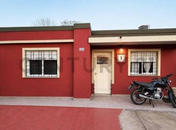 Casa · 67m² · 4 Ambientes · 2 Cocheras · Venta Casa 4 Ambientes con Parque, Garage Para 2 Autos y Gran Potencial en Libertad, Merlo – Lote de