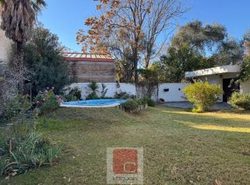Casa · 273m² · 7 Ambientes · 1 Cochera · Cocucci Inmobiliaria Vende Excelente Casa en Godoy Cruz