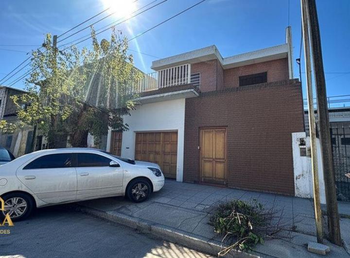 Casa · 265m² · 7 Ambientes · 1 Cochera