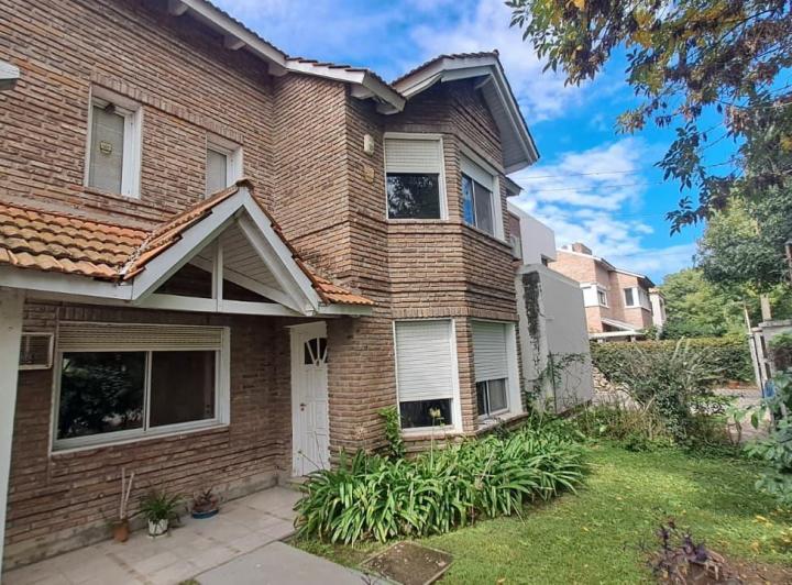 Casa · 235m² · 5 Ambientes · 1 Cochera