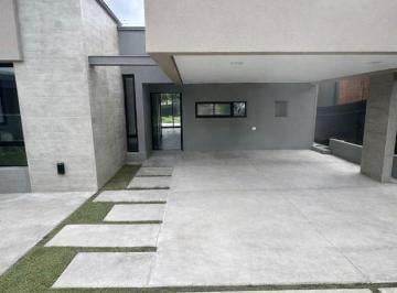 Casa · 423m² · 3 Dormitorios · Casa en Yerba Buena