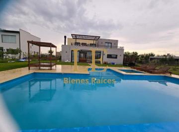 Casa · 240m² · 5 Ambientes · 4 Cocheras · Venta Casa en San Sebastian con Pileta, Vista a La Laguna
