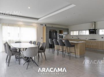 Casa · 400m² · 6 Ambientes · 2 Cocheras · Casa en Venta en El Metejon