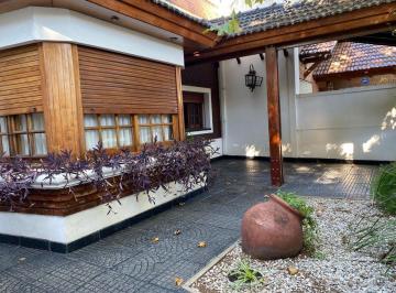 Casa · 190m² · 4 Ambientes · 1 Cochera · Casa 3 Dorm. en Venta Alberdi