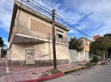 Edificio · 469m² · 10 Ambientes · 7 Cocheras · Oportunidad Inversión! Bloque Habitacional y Comercial en Esquina