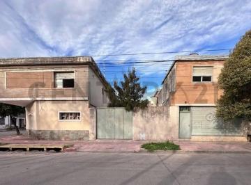 Edificio · 469m² · 10 Ambientes · 7 Cocheras · Oportunidad Inversión! Bloque Habitacional y Comercial en Esquina