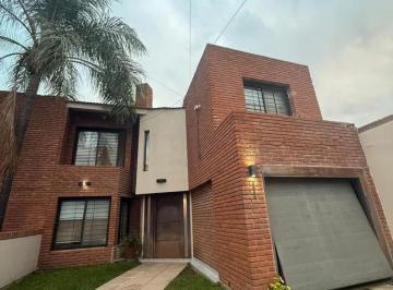 Casa de 6 ambientes, Córdoba · Dúplex de 4 Dorm. con Patio, Pileta y Quincho en Urca Apto Crédito